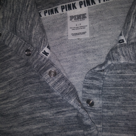 🎊🎉V.S. PINK PULLOVER SWEATSHIRT🎉🎊 - Picture 2 of 3